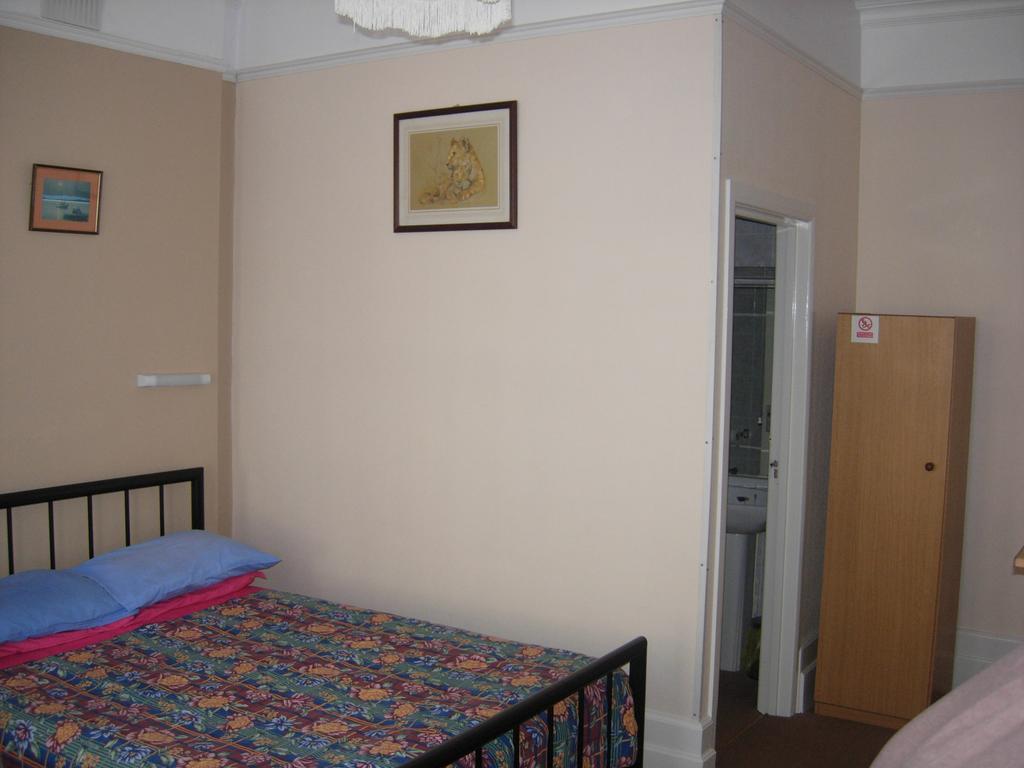 Longfield Guest House Dover Bilik gambar